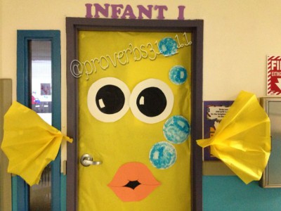 Decoracion puertas clase (22)